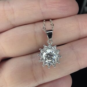 ✨ 1CT Moissanite Snowflake Pendant – S925 Sterling Silver (18”)